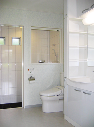 小松建設の施工例　わが家のこだわり　洗面＆バスルーム １階用の洗面・トイレ・シャワーブース